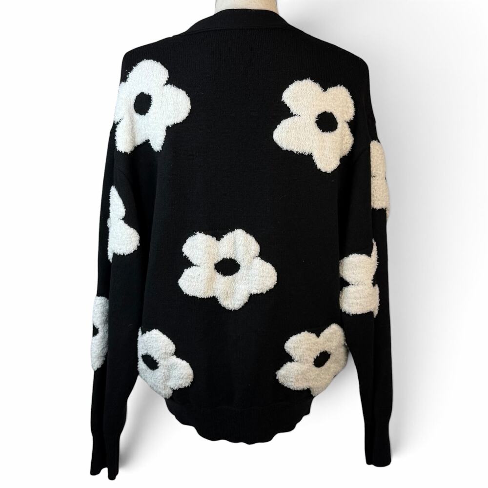 NEW Commense Daisy Flower Cardigan Vneck Sweater Black White Button Front XS - Picture 3 of 7